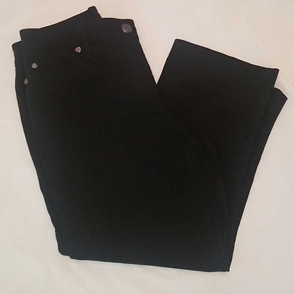 New Directions black ankle cropped size 6